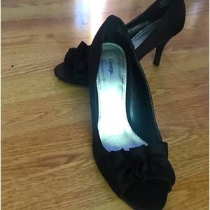 Cute heels with bow on top